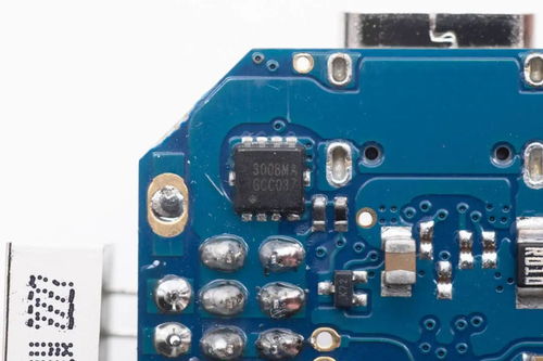 綠聯25000mAh 145W筆記本充電寶內部結構深度拆解報告 PCB設計、接口插座與安全防護分析
